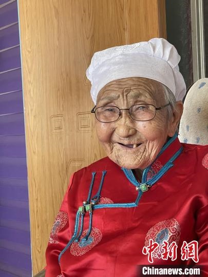 薩仁托婭拍攝的“草原母親”?！∷_仁托婭供圖