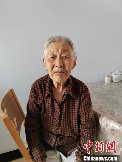 薩仁托婭拍攝的“草原母親”?！∷_仁托婭供圖