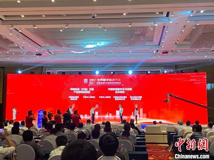 簽約現(xiàn)場(chǎng)。　林波 攝