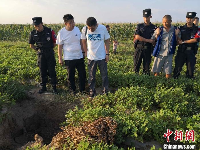 資料圖：犯罪嫌疑人辨認作案現場?！〖蜗榭h公安局供圖