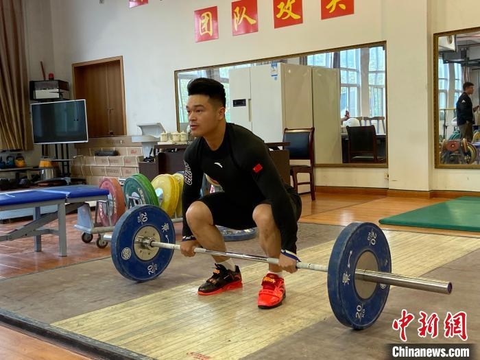 石智勇訓(xùn)練場(chǎng)景?！×植?攝