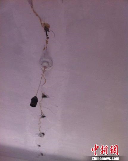 資料圖：房頂開裂。