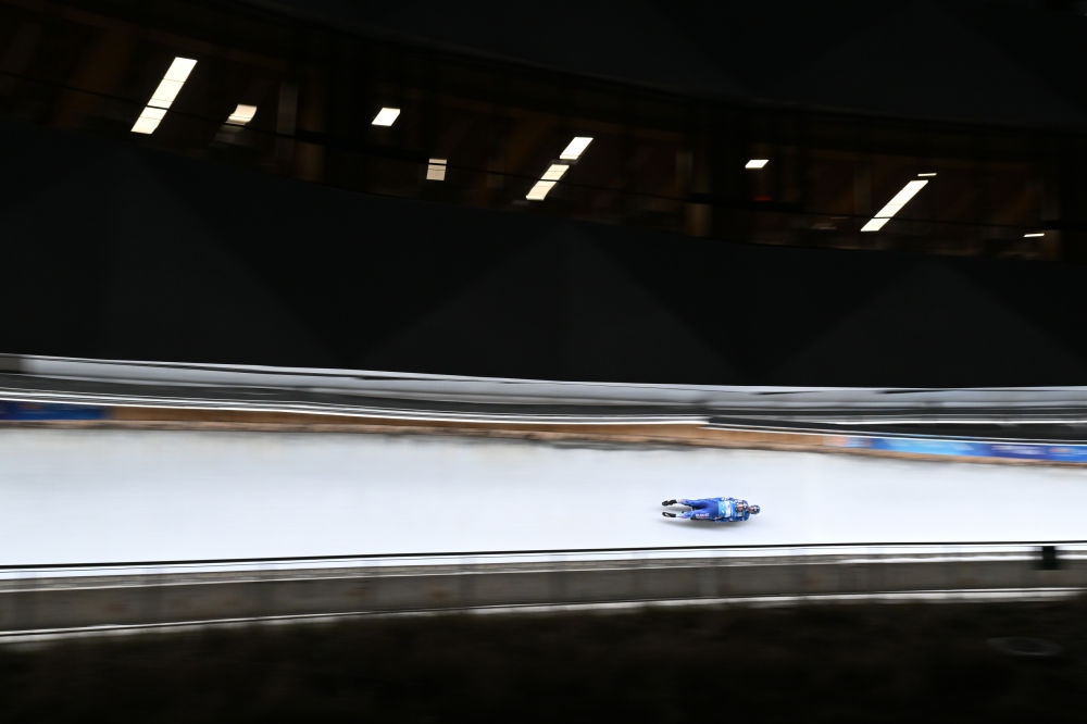 11月21日，美國(guó)選手馬茲德澤/泰爾迪曼在團(tuán)體接力比賽中。新華社記者陳益宸攝