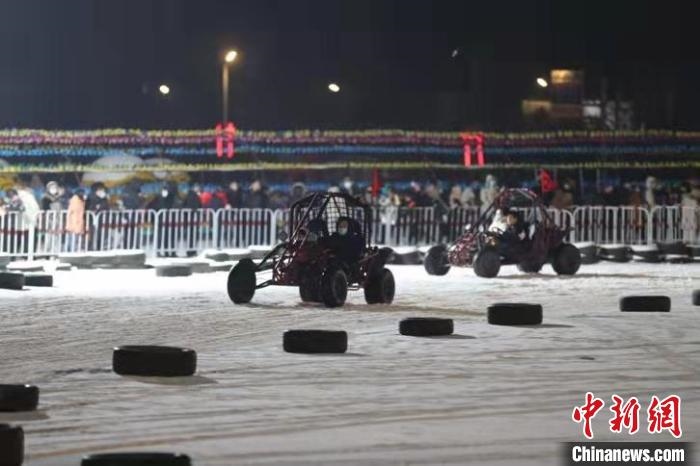 來吧，一起體驗雪地越野車的刺激吧?！∮诤Ｑ?攝