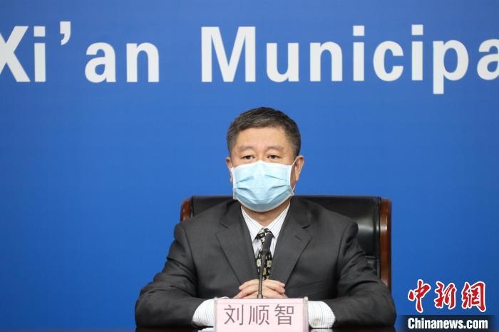 圖為西安市衛(wèi)生健康委主任劉順智6日在新聞發(fā)布會(huì)上?！∥靼彩姓﹫D