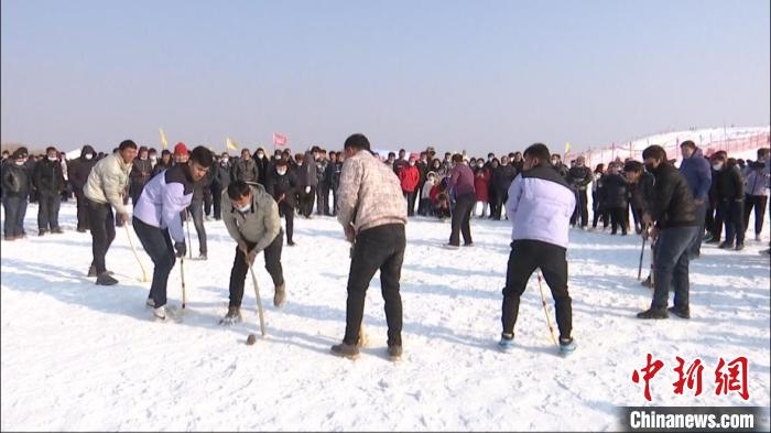 帕普孜球場，激烈角逐?！“统h融媒體中心供圖