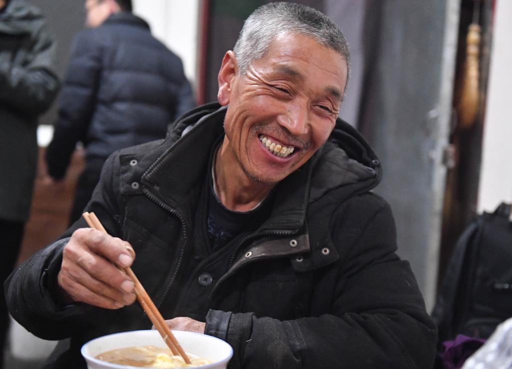 1月26日，山西省汾西縣段村村民蔡文明談起見到總書記的心情，激動又開心。新華社記者 柴婷 攝