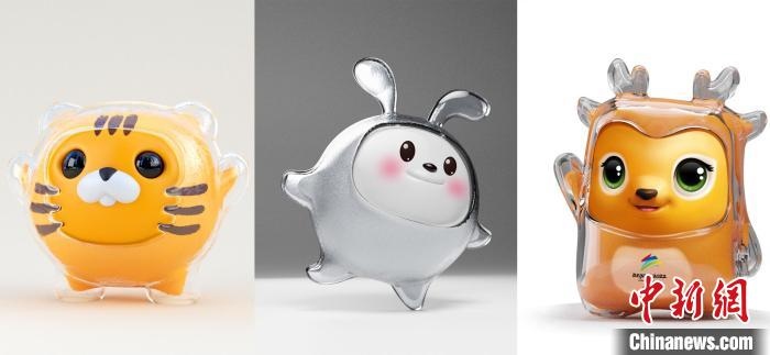 設(shè)計(jì)團(tuán)隊(duì)曾嘗試在冰殼之下更換成老虎、兔子或麋鹿等形象。(資料圖) 劉平云供圖