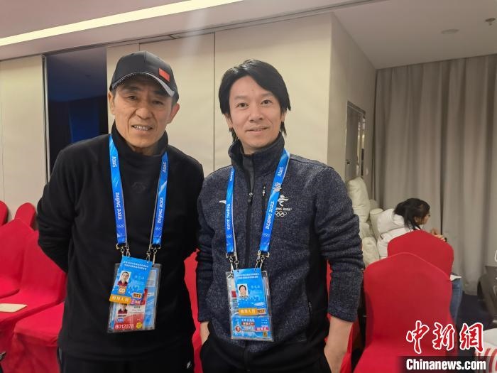 張文海與張藝謀的合影。　張文海 供圖