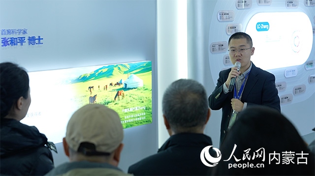 科拓生物工作人員講解乳酸菌產(chǎn)業(yè)的科技創(chuàng)新與產(chǎn)業(yè)發(fā)展。