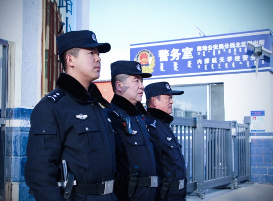 站好“護(hù)學(xué)崗”，守護(hù)“成長(zhǎng)路”——南地公安持續(xù)開展護(hù)學(xué)行動(dòng)214.png