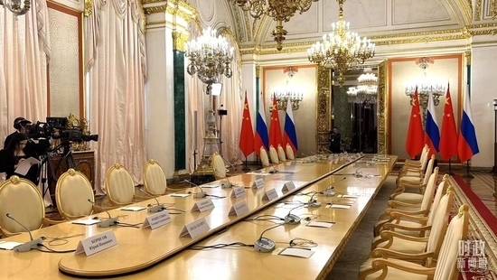 △習(xí)主席和普京總統(tǒng)舉行小范圍會(huì)談的會(huì)場(chǎng)。（總臺(tái)央視記者程鋮拍攝）