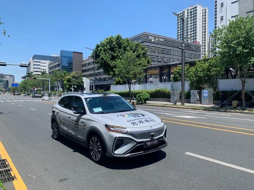 △自動(dòng)駕駛汽車在河套深港科技創(chuàng)新合作區(qū)開(kāi)展道路測(cè)試。