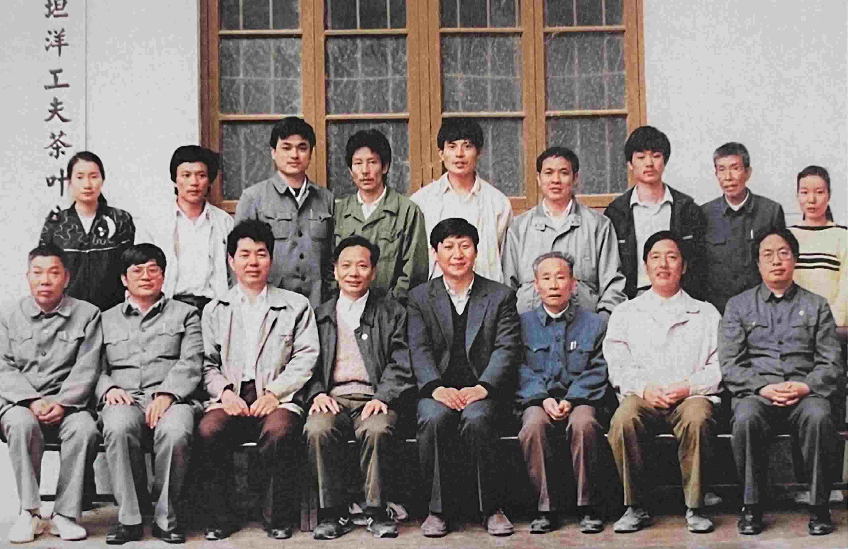 1990年5月，剛調(diào)任福州市委書記的習(xí)近平到寧德交接工作時，調(diào)研福安市社口鄉(xiāng)坦洋工夫茶葉公司。