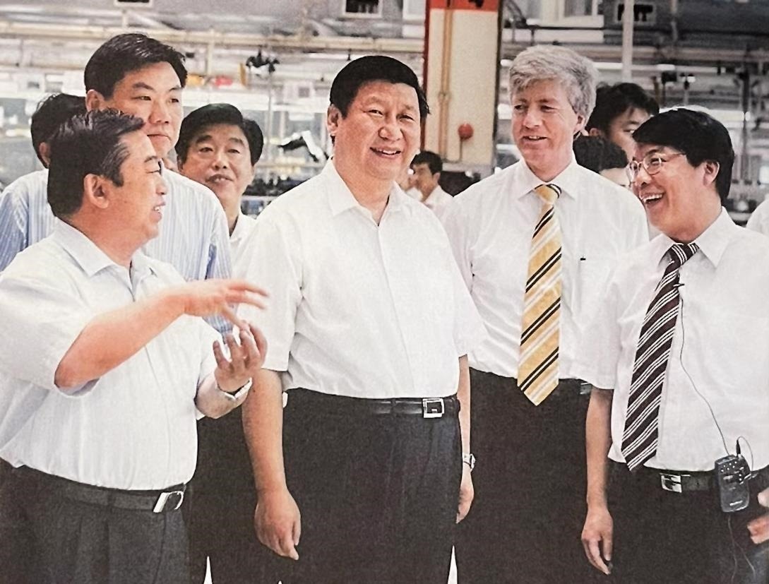 2007年7月，習(xí)近平調(diào)研上海大眾汽車有限公司。