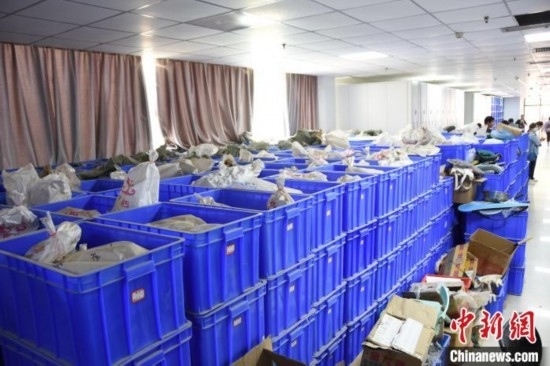 圖為待清理的骨骼標(biāo)本。王宇 攝