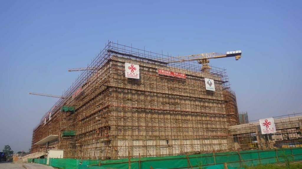 這是2023年5月23日在剛果（金）首都金沙薩拍攝的由中國(guó)援建的中部非洲文化藝術(shù)中心項(xiàng)目施工現(xiàn)場(chǎng)。