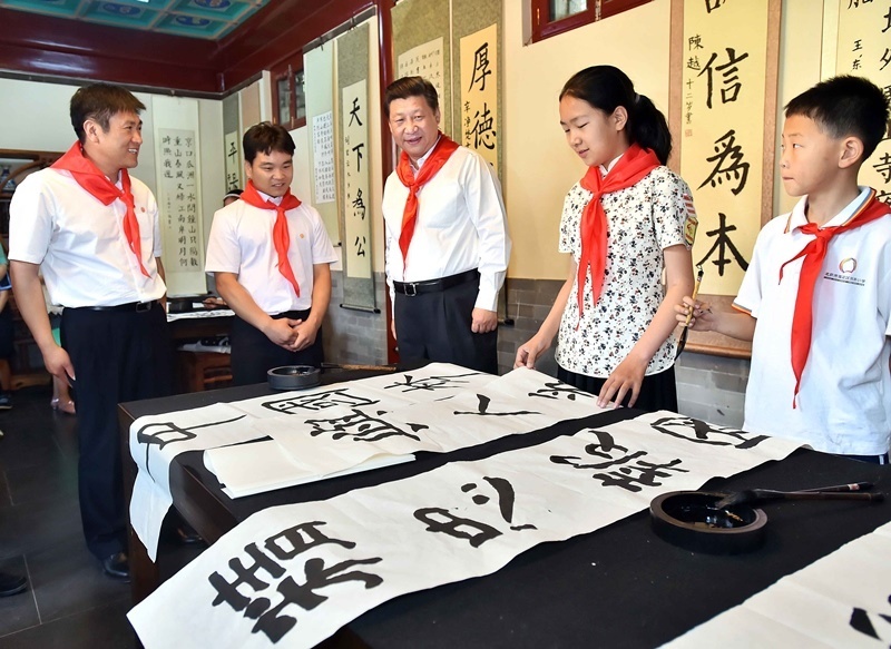 2014年5月30日，習(xí)近平總書記來(lái)到北京市海淀區(qū)民族小學(xué)，參加慶祝“六一”國(guó)際兒童節(jié)活動(dòng)。