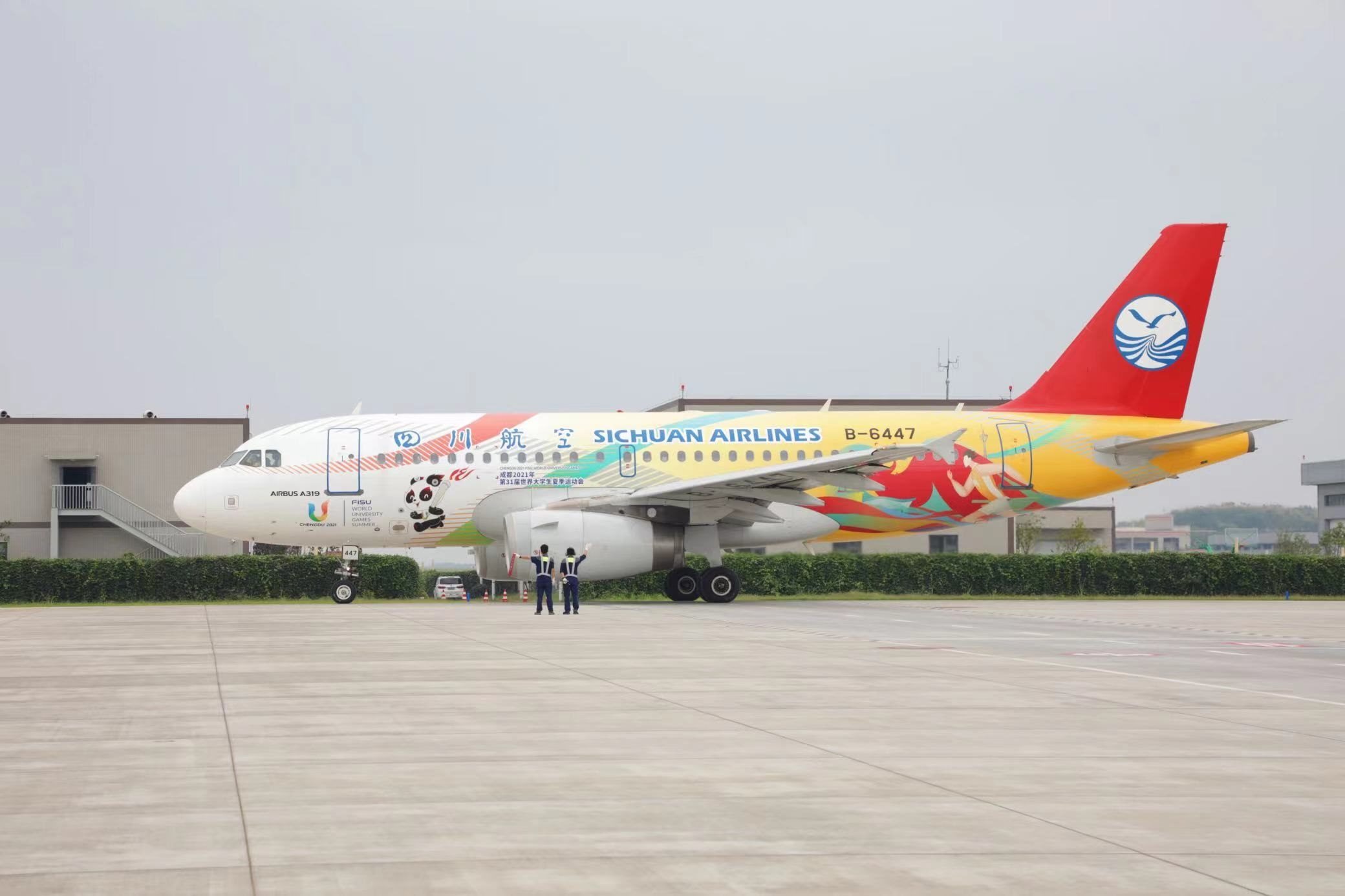 “大運(yùn)號(hào)”主題彩繪飛機(jī)。 圖片來(lái)源：成都大運(yùn)會(huì)執(zhí)委會(huì) 趙汪洋攝