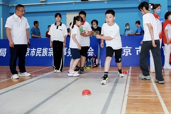 冰蹴球比賽場(chǎng)景。賽事主辦方供圖