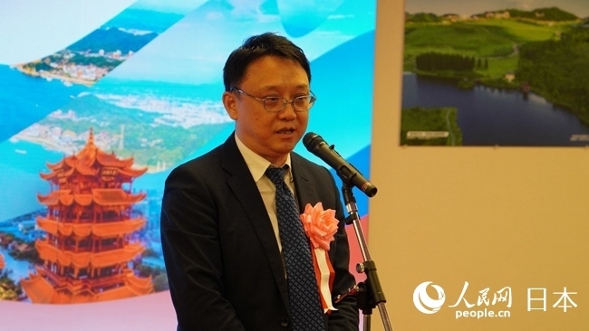 （圖片說明：東京中國文化中心主任羅玉泉致辭。人民網(wǎng)滕雪 攝）