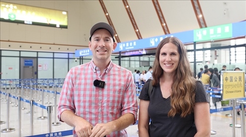 6月13日，來自美國(guó)的德拉古（Dragoo）夫婦將首次乘坐中老鐵路國(guó)際旅客列車從中國(guó)出境。李揚(yáng) 攝