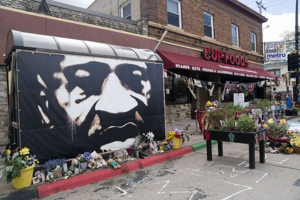 這是2022年5月22日在美國明尼蘇達州明尼阿波利斯市拍攝的弗洛伊德廣場。新華社記者劉杰攝