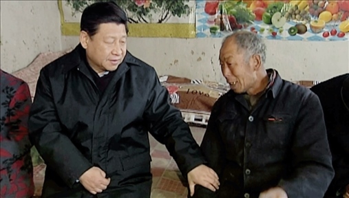 △2012年12月30日，習近平總書記來到河北省阜平縣龍泉關鎮(zhèn)顧家臺村看望困難群眾。