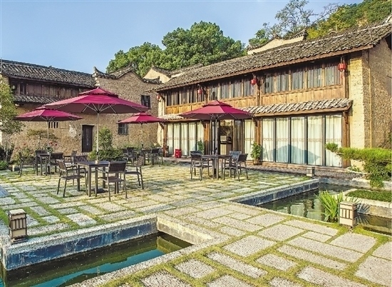 整治后的蓮都區(qū)下南山村催生眾多新業(yè)態(tài)。 當?shù)毓﹫D