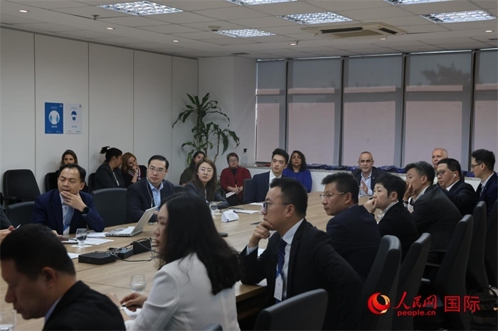 與會(huì)代表參與座談交流。（人民網(wǎng)記者 時(shí)元皓攝）