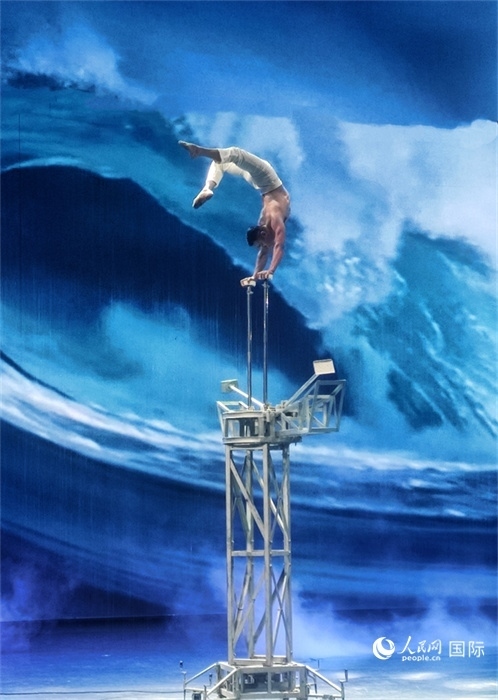 吳橋雜技大世界中的雜技演出。人民網(wǎng) 趙昭攝