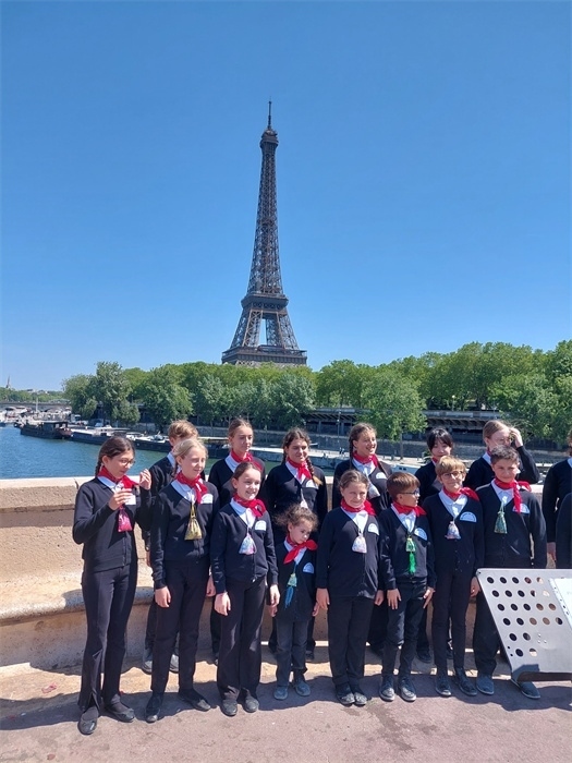 2.2023年5月，巴黎寶麗聲童聲合唱團(tuán)錄制歌曲《如果我去中國》。（圖片由受訪者提供）