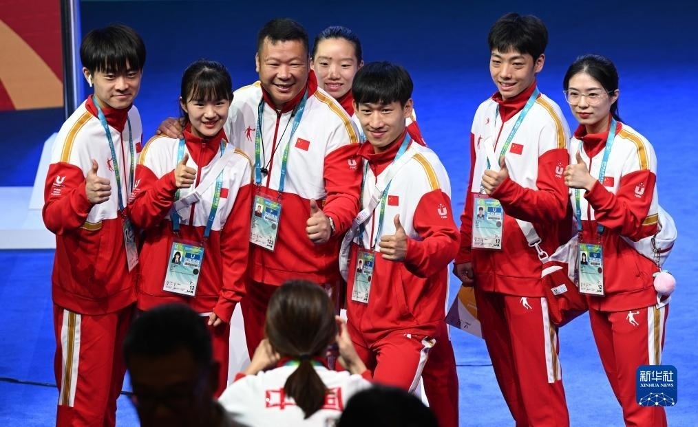 7月22日，中國代表團(tuán)部分成員在歡迎儀式后合影。新華社記者 王曦 攝