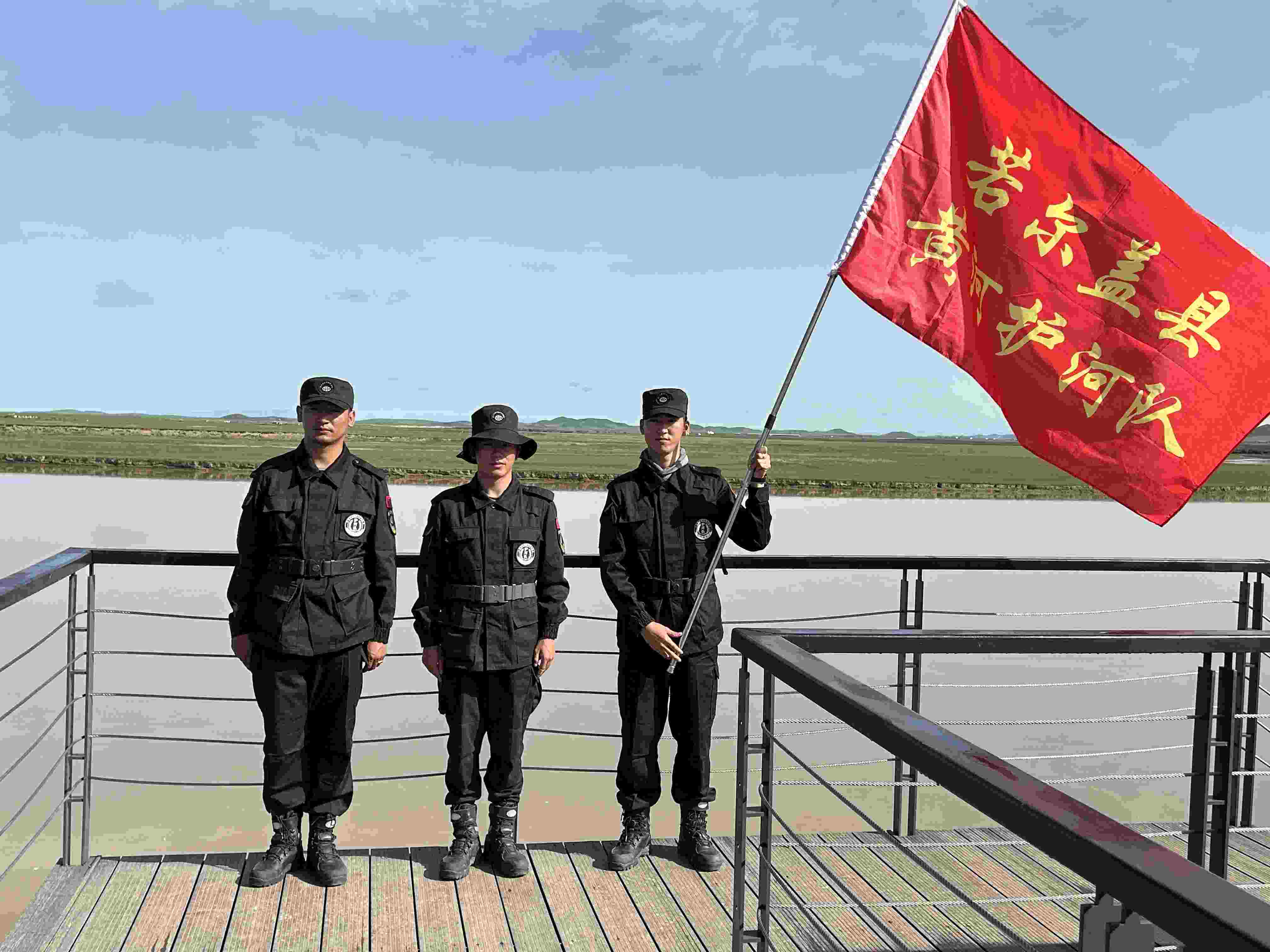 若爾蓋縣黃河護河隊。人民網(wǎng) 周靜圓攝
