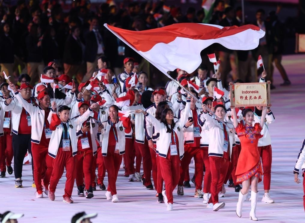 7月28日，印度尼西亞大學生體育代表團在開幕式上入場。新華社記者張麗蕓攝