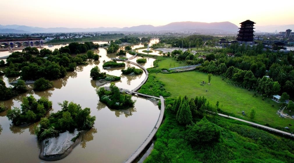 2022年5月16日拍攝的天漢濕地公園景色。新華社記者 邵瑞 攝