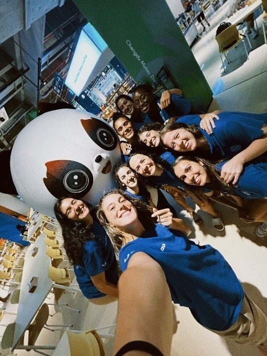 葡萄牙女籃隊(duì)員在成都大運(yùn)村自拍。 受訪者供圖