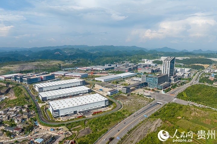 航拍貴陽綜保區(qū)。人民網(wǎng)記者 涂敏攝