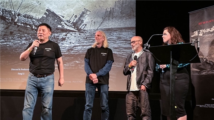 導(dǎo)演方勵以及團隊成員分享體會。郭錦標(biāo)攝