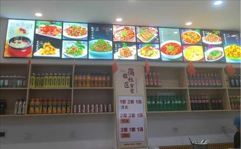 蒲雅社區(qū)食堂內(nèi)。何珊攝