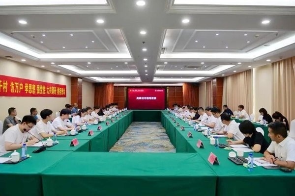 河北保定“千村調(diào)查”分隊(duì)召開師生座談會(huì)。校方供圖