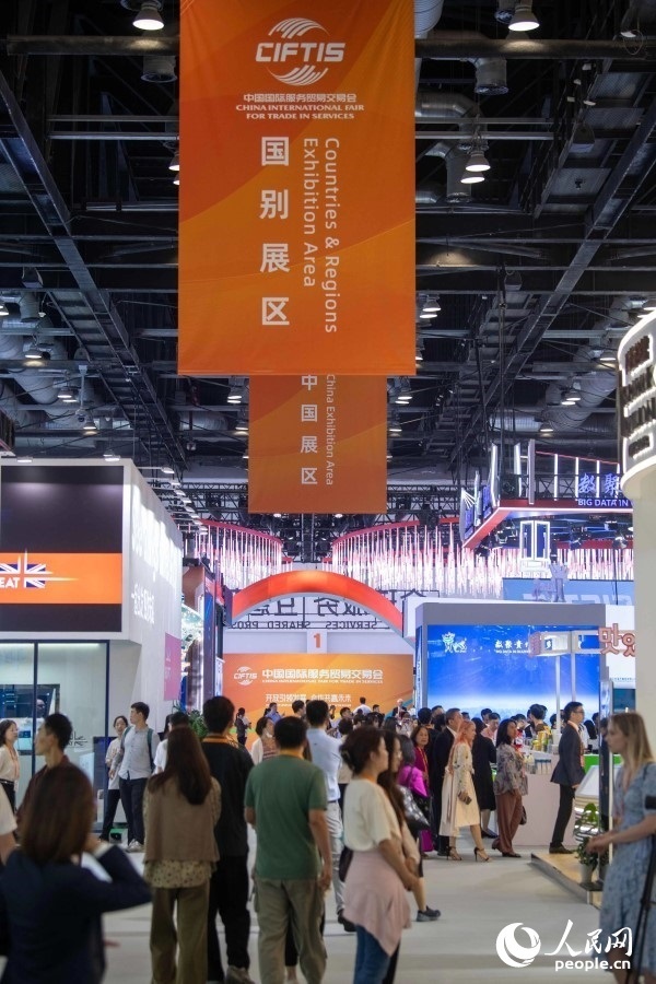 9月2日，服貿(mào)會國別展區(qū)，人流如潮。人民網(wǎng)記者 翁奇羽攝