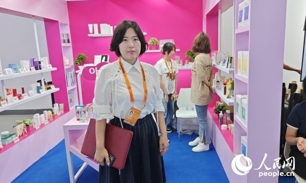 9月3日，韓國駐華大使館經(jīng)濟部參贊金至凰接受人民網(wǎng)記者采訪。人民網(wǎng)記者 趙雯博攝