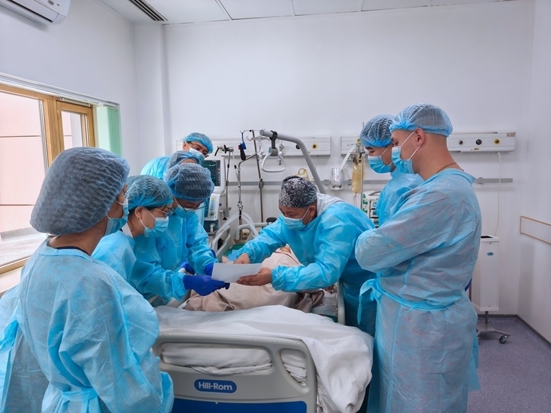 中哈專家團(tuán)隊(duì)完成哈國(guó)首例離體肝切和自體肝移植術(shù)。 新疆醫(yī)科大學(xué)第一附屬醫(yī)院供圖