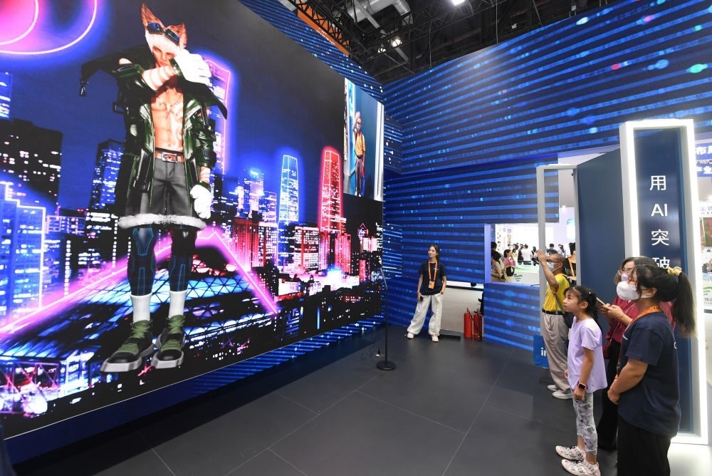 這是9月2日在國(guó)家會(huì)議中心拍攝的一款數(shù)字人。新華社記者 任超 攝