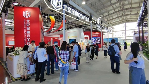 金融安全、投資者教育是金融服務展區(qū)知識科普的重要展示環(huán)節(jié)。人民網(wǎng)記者 李彤攝