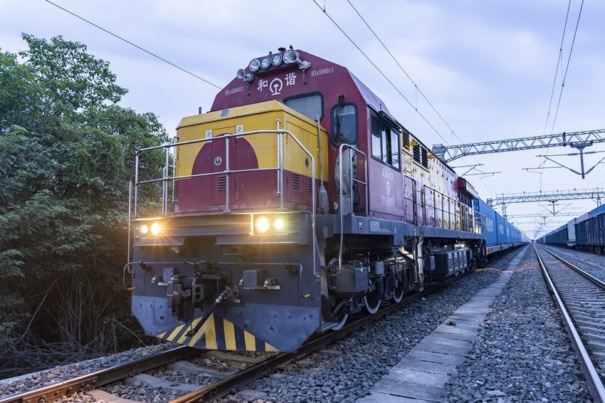 首趟中歐班列（成都）冷鏈專列到達(dá)成都國際鐵路港。青白江區(qū)委宣傳部供圖