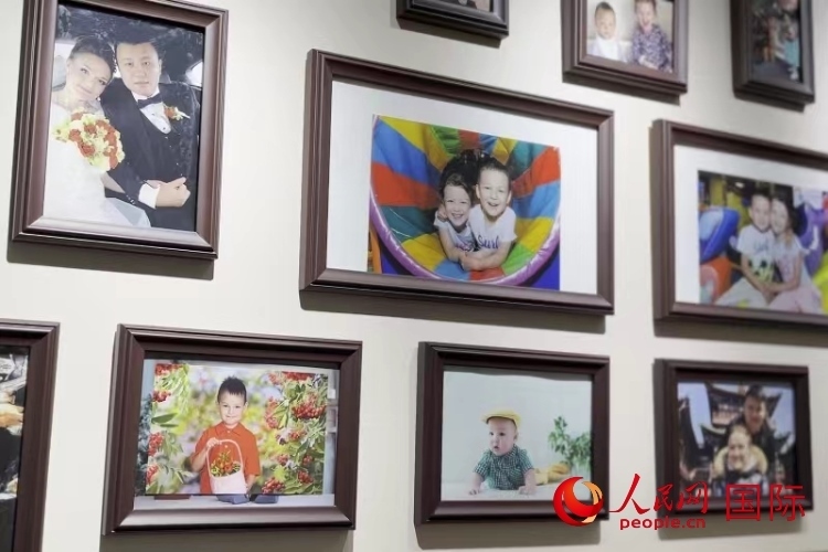 照片墻記錄每個(gè)幸福的瞬間。 人民網(wǎng) 皇甫萬里攝
