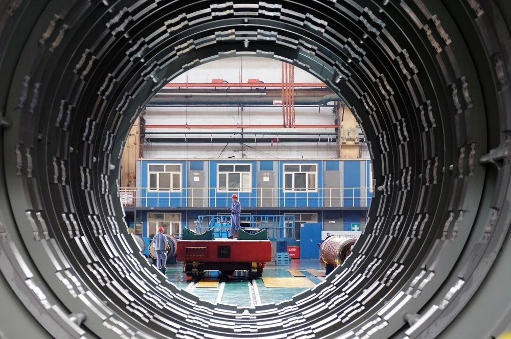 △2023年8月31日，工人在哈電集團(tuán)哈爾濱電機(jī)廠有限責(zé)任公司的水電分廠重型車(chē)間作業(yè)。