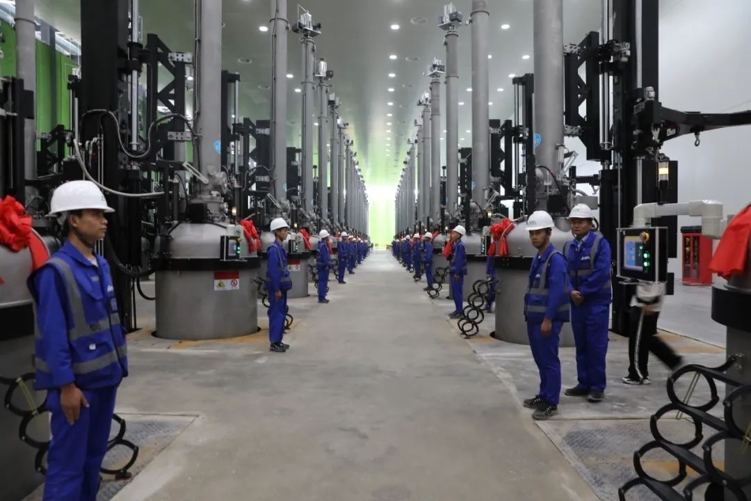 晶科能源二期20GW拉棒切方項(xiàng)目投產(chǎn)現(xiàn)場(chǎng)。南川工業(yè)園區(qū)管委會(huì)供圖